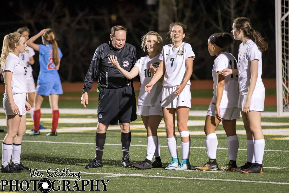 HempsteadSoccer's tweet photo. It’s here! Game day vs @DBQSeniorSoccer

Time: 6pm
Location: Dalzell Stadium https://t.co/M4zLxXd224