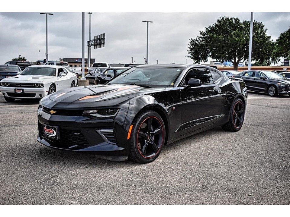 FrontierAuto's tweet image. Check out the red interior on this incredible 2016 #ChevroletCamaro 2SS with LESS THAN 20,000 miles! 🔥
Upgrade your ride today: bit.ly/2EnDRGU