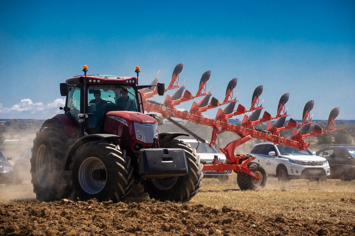 Zuidberg Group (@zuidberggroup) on Twitter photo There’s something going on in the quiet fields of Huesca, Spain…🇧🇴
De biggest brands in Spanish agricultural sector come together to showcase new developments at #Demoagro2019.
<a href="/MowersIberic/">MowersIbérica</a> is there to tell why Zuidberg is THE most popular aftersales #fronthitch in Spain💪 There’s something going on in the quiet fields of Huesca, Spain…🇧🇴
De biggest brands in Spanish agricultural sector come together to showcase new developments at #Demoagro2019.
<a href="/MowersIberic/">MowersIbérica</a> is there to tell why Zuidberg is THE most popular aftersales #fronthitch in Spain💪