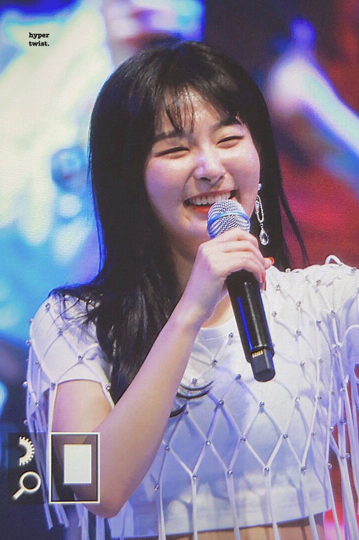 hypertwist_'s tweet photo. 190523 #슬기 #SEULGI 💫
Σ>―(〃°ω°〃)♡→ 안뇽 슬갸
#강슬기 #KANGSEULGI 
#레드벨벳 #REDVELVET https://t.co/uKPVVTUKcM