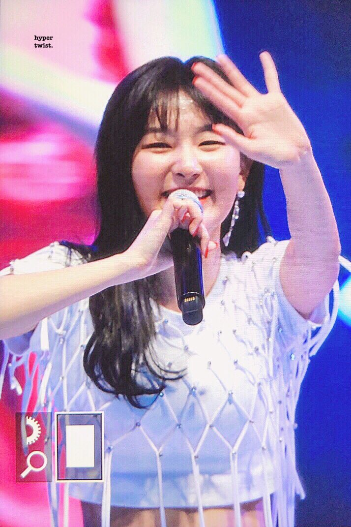 hypertwist_'s tweet photo. 190523 #슬기 #SEULGI 💫
Σ>―(〃°ω°〃)♡→ 안뇽 슬갸
#강슬기 #KANGSEULGI 
#레드벨벳 #REDVELVET https://t.co/uKPVVTUKcM