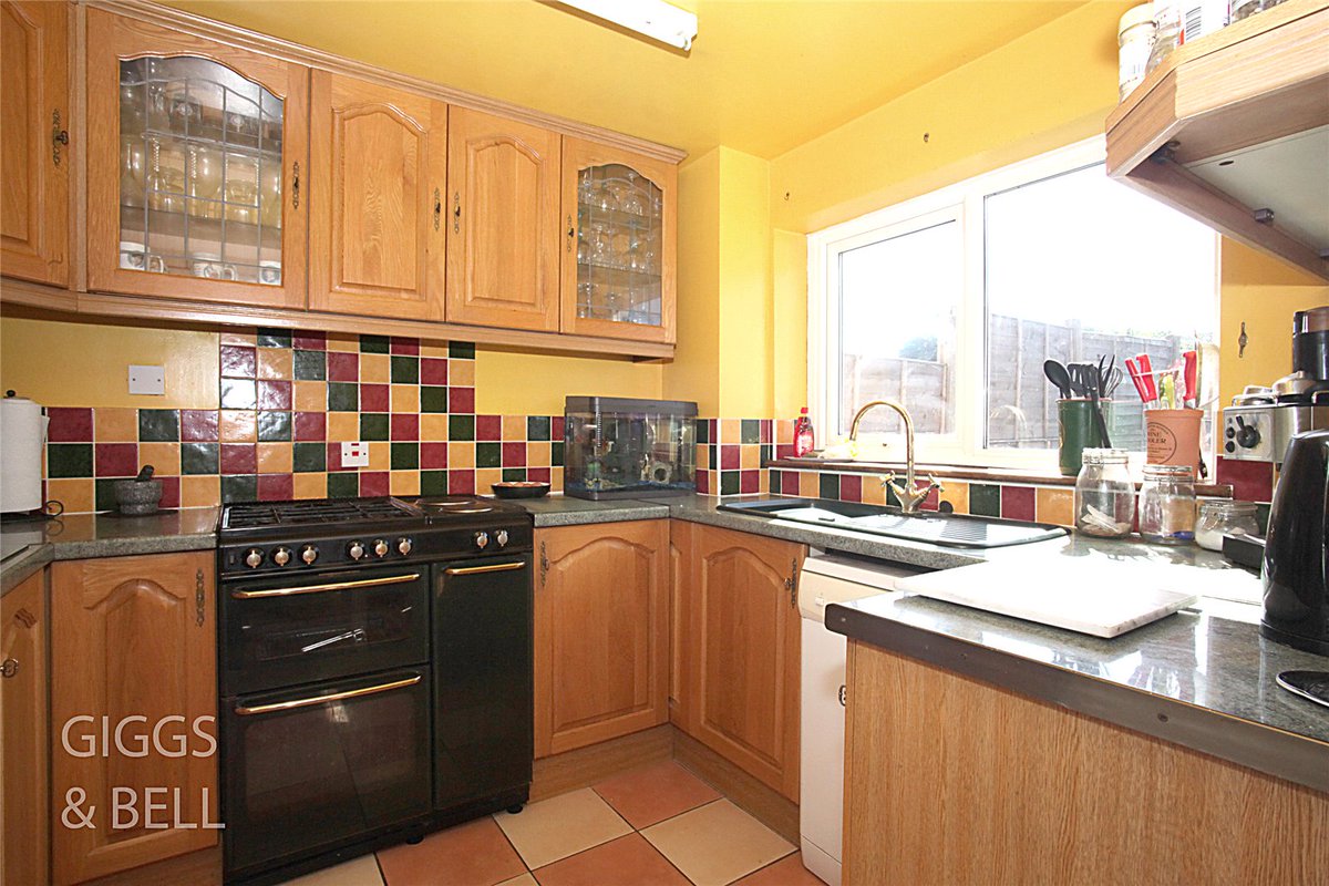 Giggs_and_Bell's tweet photo. Featured Property- Buckingham Drive, Luton.🏠

#giggsandbell is delighted to present this 4 bedroom family home. Offering a big driveway and double-glazed doors opening out to the garden.🌷

Please contact us on 01582 958070 to arrange a viewing! https://t.co/cil19cLo12