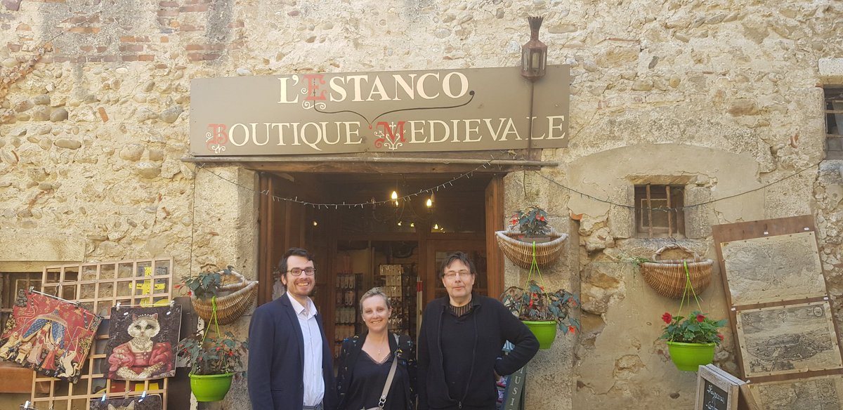 Visite de la boutique souvenirs
 L ESTANCO a Perouges
Merci à M Chardon pour sa bonne humeur