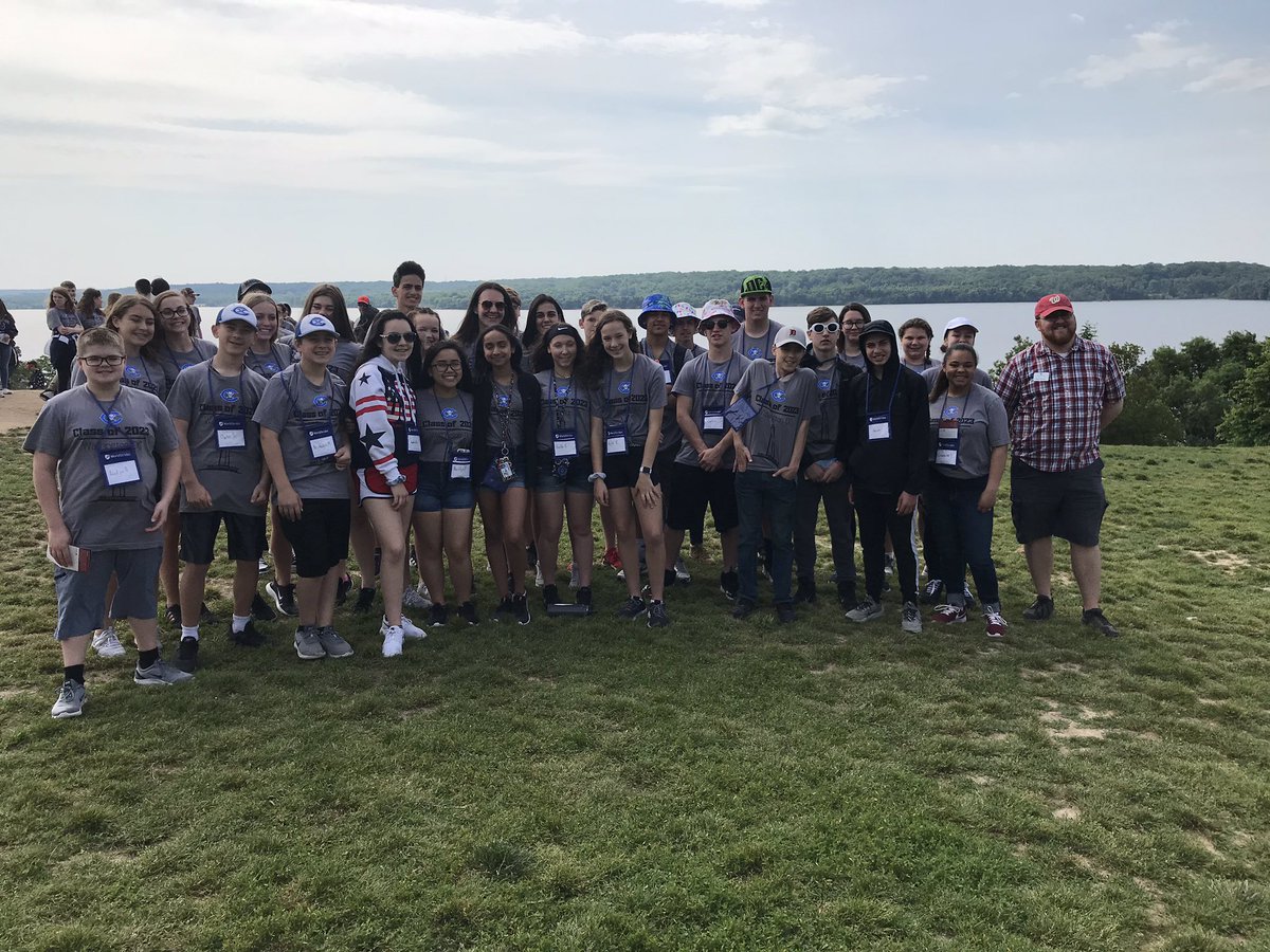 mbailey927's tweet photo. Students and their tour guide Buck #bus2rules #ShumateDCTrip2019 https://t.co/5xei8ZZpLO