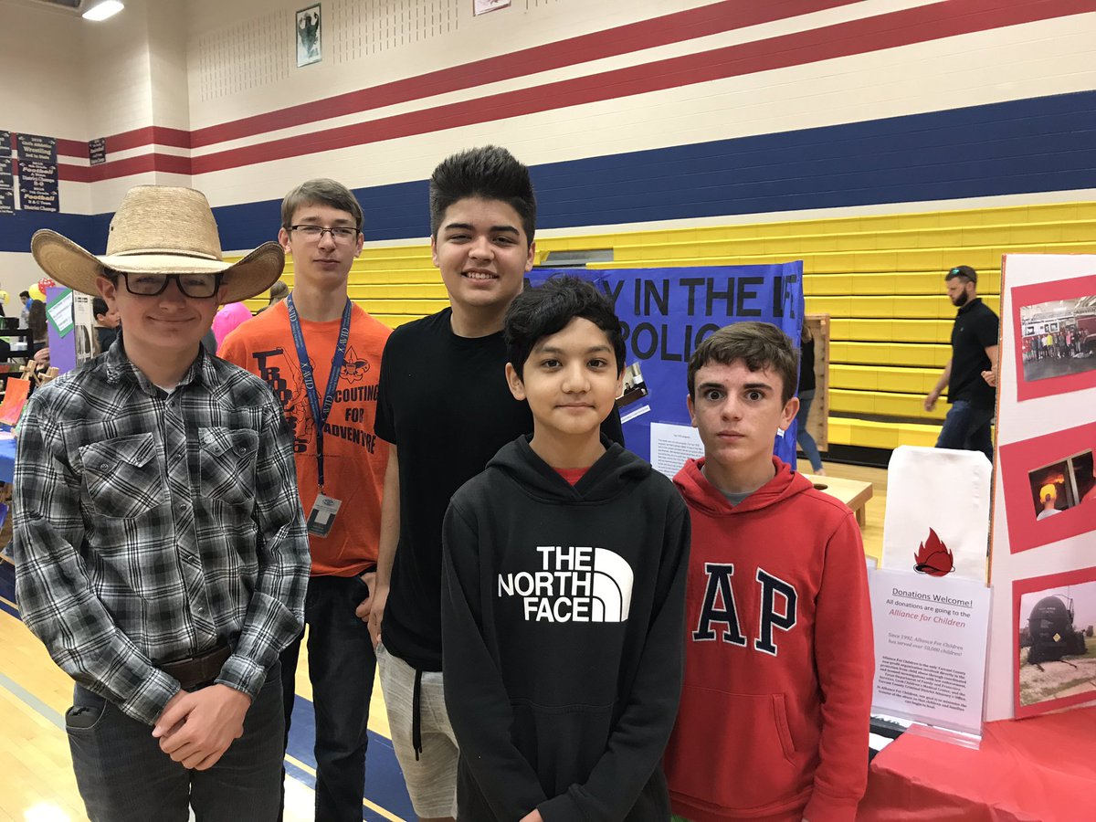 baylor1995's tweet photo. ADay in the Life presenting to the community today !#HMSYES2019 https://t.co/9VaPFHMpYI