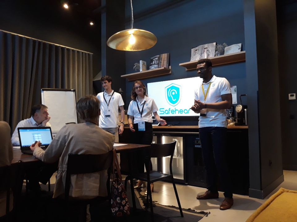 Pépite oZer (@pepiteozer) on Twitter photo Tous derrière #SafeHear qui pitch pour la finale #CampusCreation au #hublofestival 🏆🤝📣 #GoPepiteoZer #TeamGrenoble cc <a href="/PepiteFrance/">Pépite France</a> @u_grenoblealpes Tous derrière #SafeHear qui pitch pour la finale #CampusCreation au #hublofestival 🏆🤝📣 #GoPepiteoZer #TeamGrenoble cc <a href="/PepiteFrance/">Pépite France</a> @u_grenoblealpes