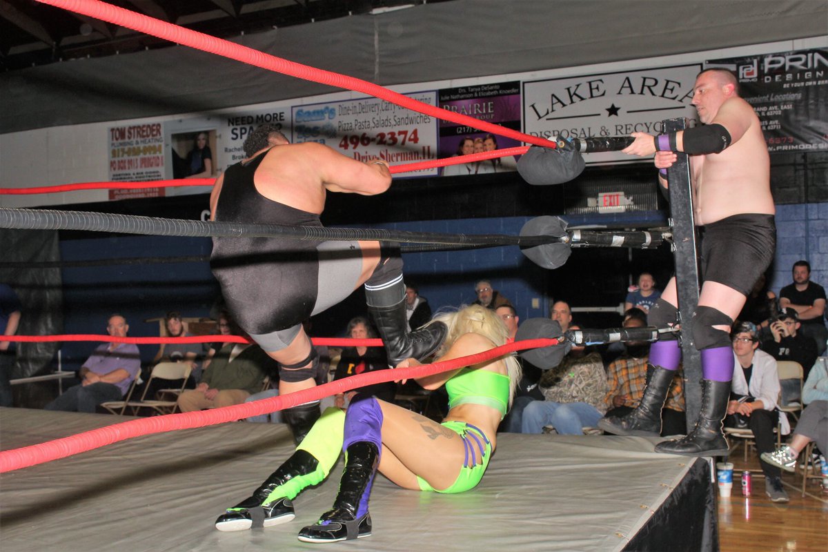 ShawnaReed93's tweet photo. #PWA #HawkArmy #PrettyLittlePsycho #StubbornAngel https://t.co/NfhFSnMwTR
