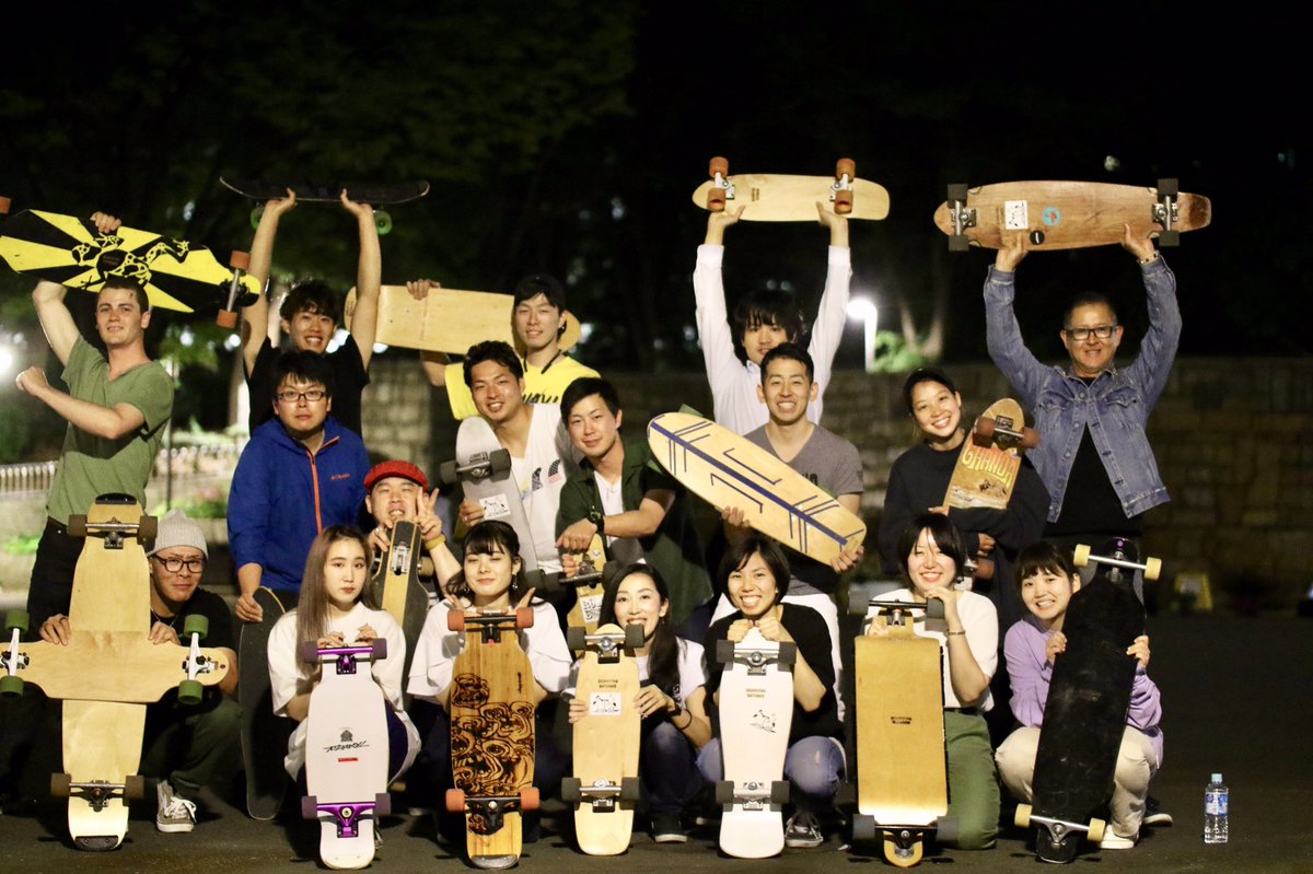 KiyoLsk8's tweet photo. 今月の試乗会🛹
めっちゃいっぱい集まったー🤤🤤
その場で飛び入り参加も笑
楽しかった!横ノリ最高✨✨
また来月👋
#クルーザー
#ロンスケ
#BSSTICK
#BOARDINGSATONES
#lsk8
#スノボー
#サーフィン
#オフトレ https://t.co/E8f0dfl3B7