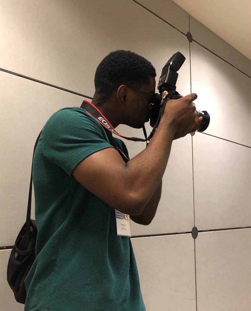 Love that at #RyersonITConf still need people to take photos. #AI for capturing the moment still can’t replace a human photographer!