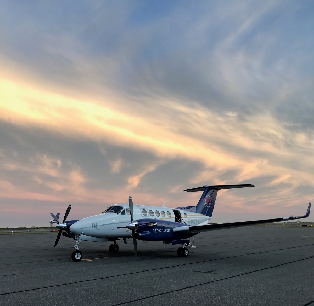 rectrixaero's tweet image. Get the weekend started early! 

Flights from White Plains, NY to the Cape and Islands start today!

Limited availability book today: flyrectrix.com 

#hpn #rectrix #weekendgetaway