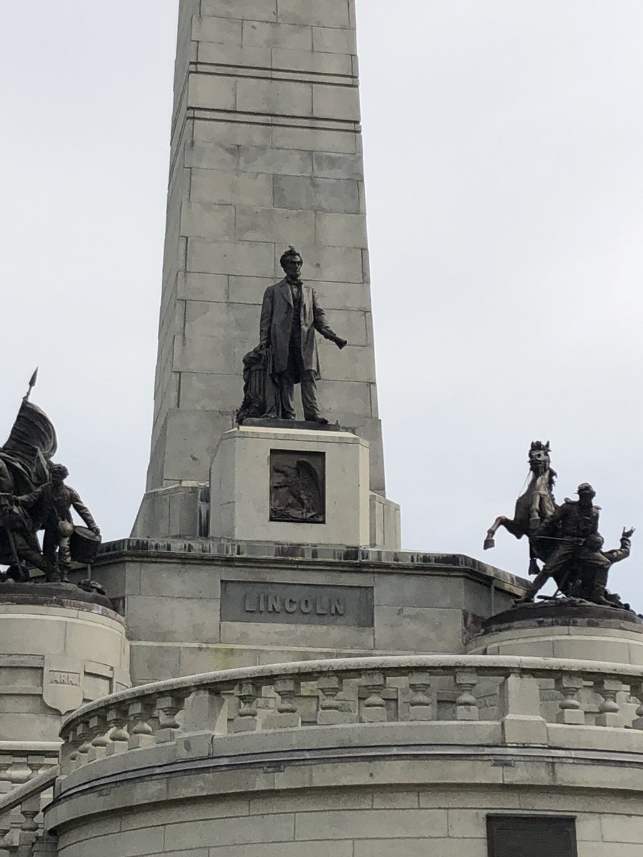 tgatsios's tweet photo. Bus #6 Lincoln's tomb @HCMSTigers157c https://t.co/KXPug1YJTl