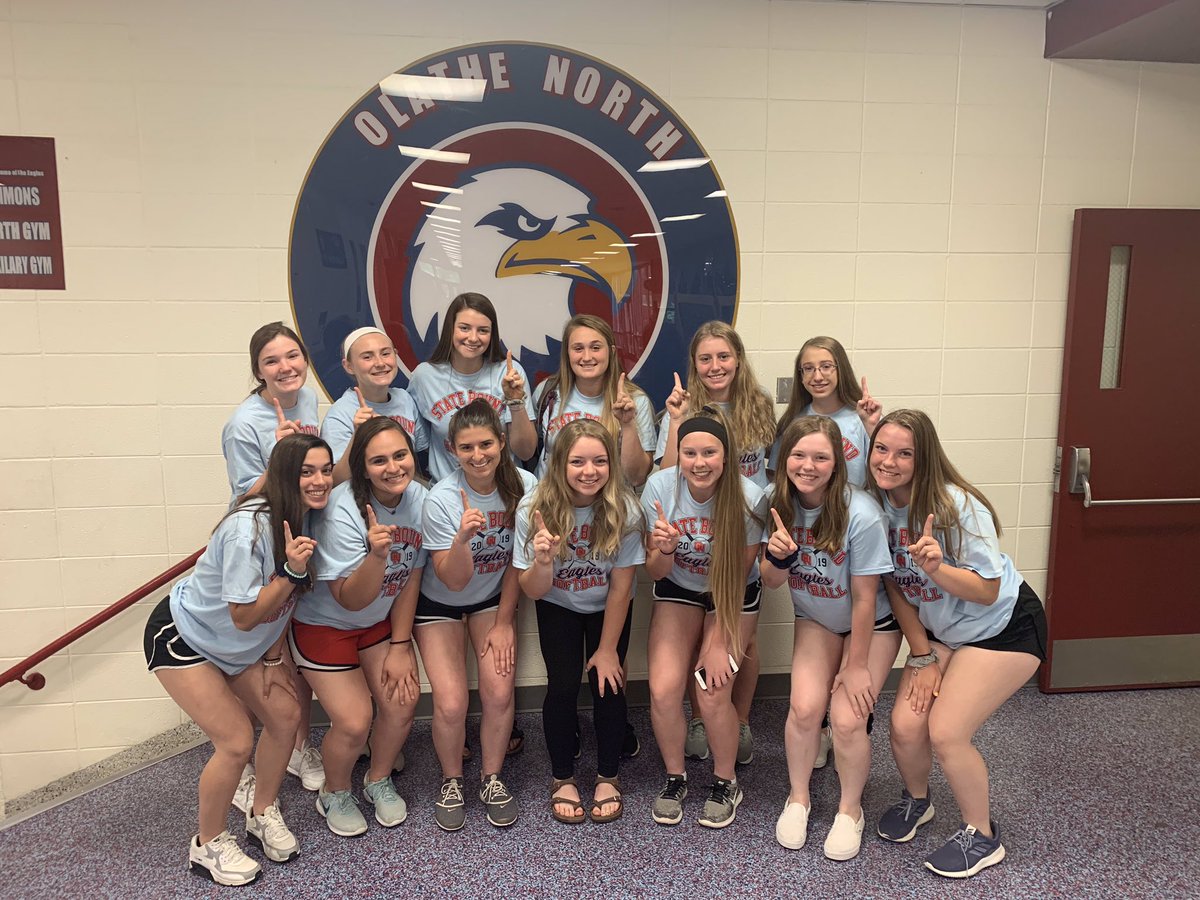 breeederer's tweet image. 🥎STATE BOUND🥎
📍Lawrence - Rock Chalk Park
⏰5:00 (or a bit earlier)
vs Mill Valley 
#weready #ONEstateofmind