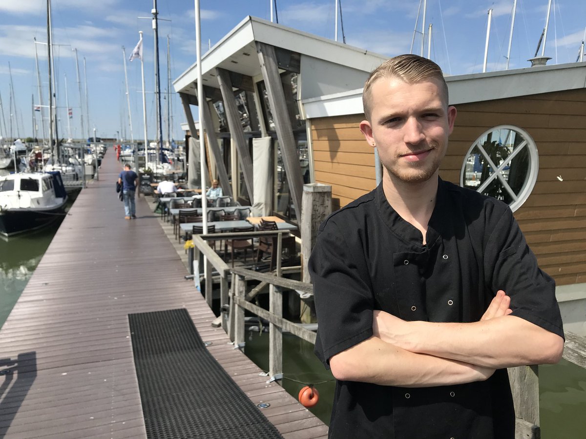 werkenLelystad's tweet photo. Droom komt uit

"Werken in een keuken als kok" dat was zijn droom. Deze droom is voor Joël uitgekomen! Met een arbeidscontract op zak werkt hij met veel plezier bij Club Port Side in de Jachthaven Lelystad Haven. https://t.co/eOrIg84zFy