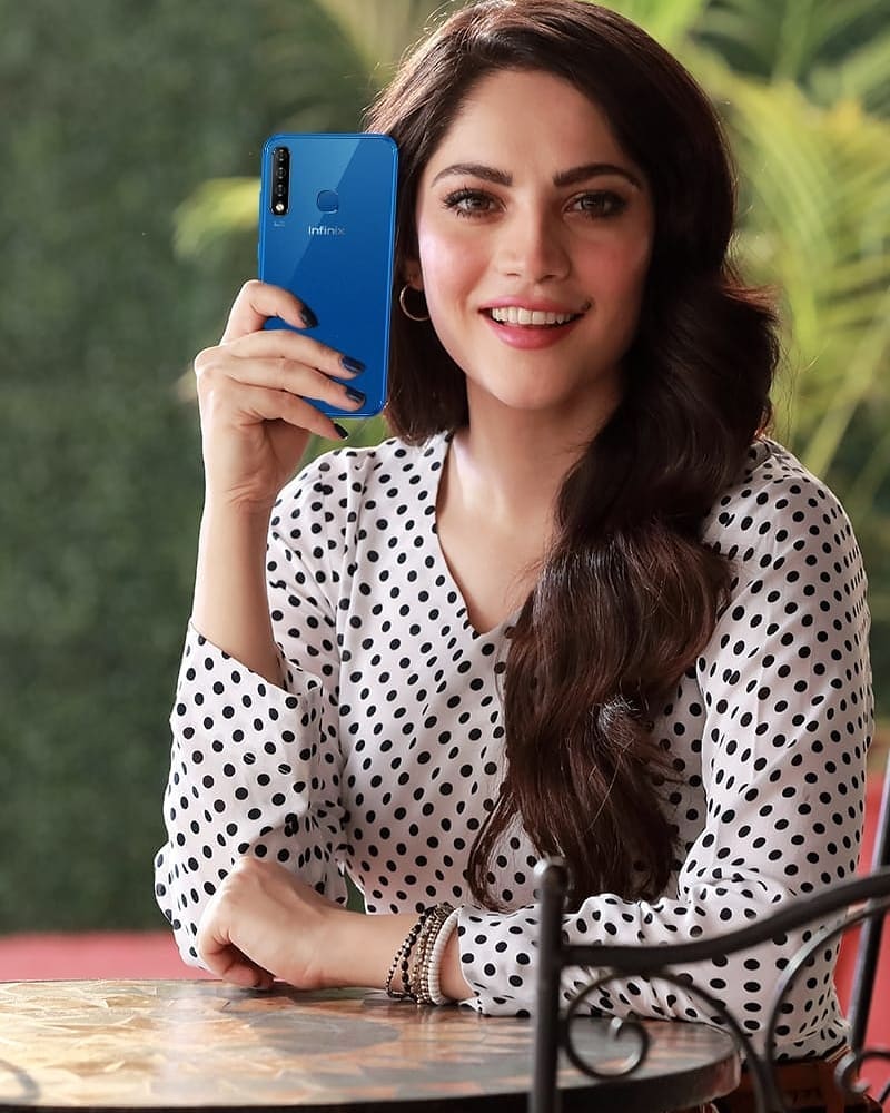 ShowbizAndNewz's tweet image. Style is the best attitude one can flaunt, #NeelamMuneer&apos;s stunning looks are praise worthy with the new Infinix #Smart3Plus