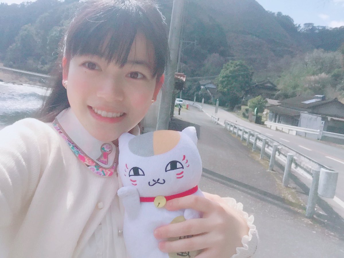 高岡薫 Akb48 ٹوئٹر پر 本日は緑川ゆき先生のお誕生日です 夏目友人帳は小学生の頃から本当に大好きです 切なくて温かいお話ばかりです いつ見ても感動します これからも応援してます 本当におめでとうございます 写真は人吉の武家蔵さんに展示されてあった