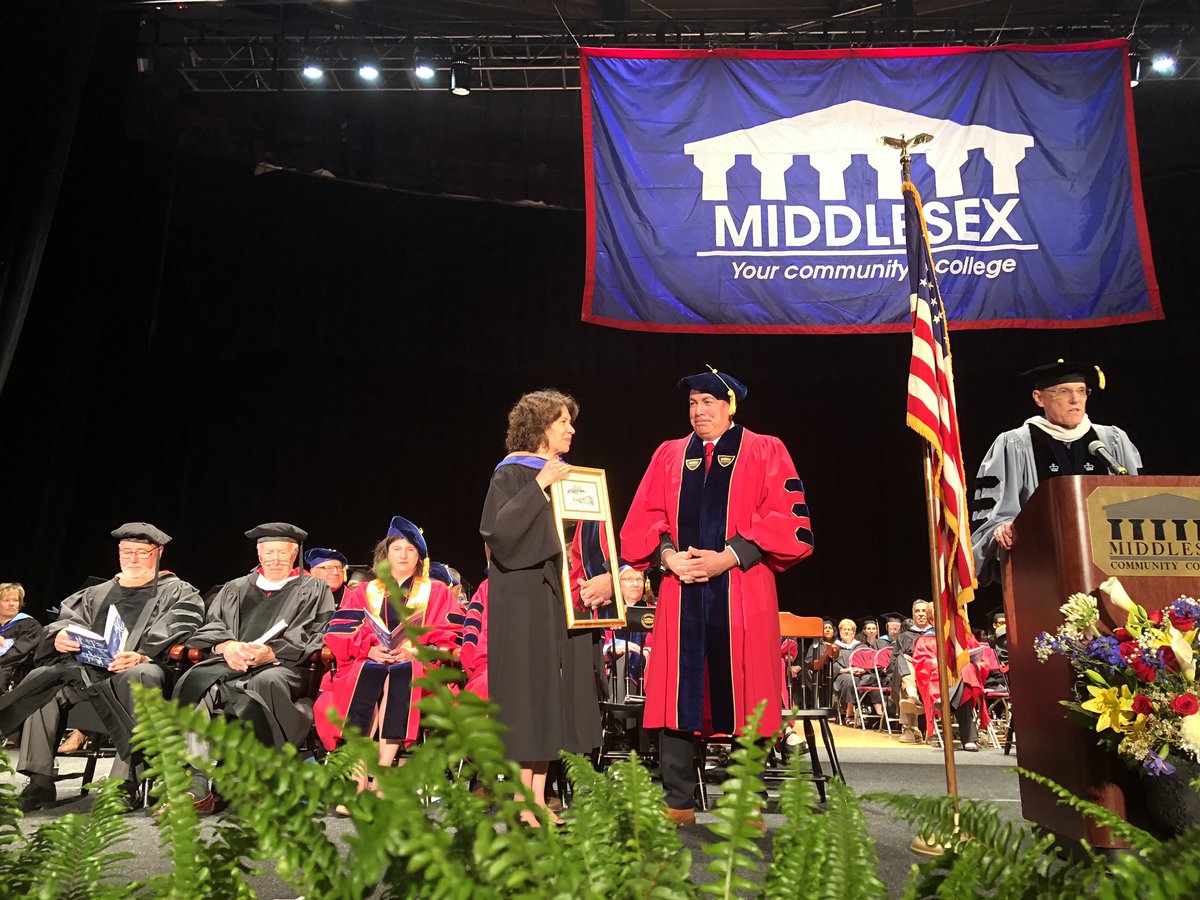 patrickecook's tweet image. Our 2019 @middlesex_cc Distinguished Alum -@bedfordpd Chief Robert Bongiorno - Class of 1993 -  #Bedford #Lowell #MCCGrad @MiddlesexAlumni @PrezMabry
