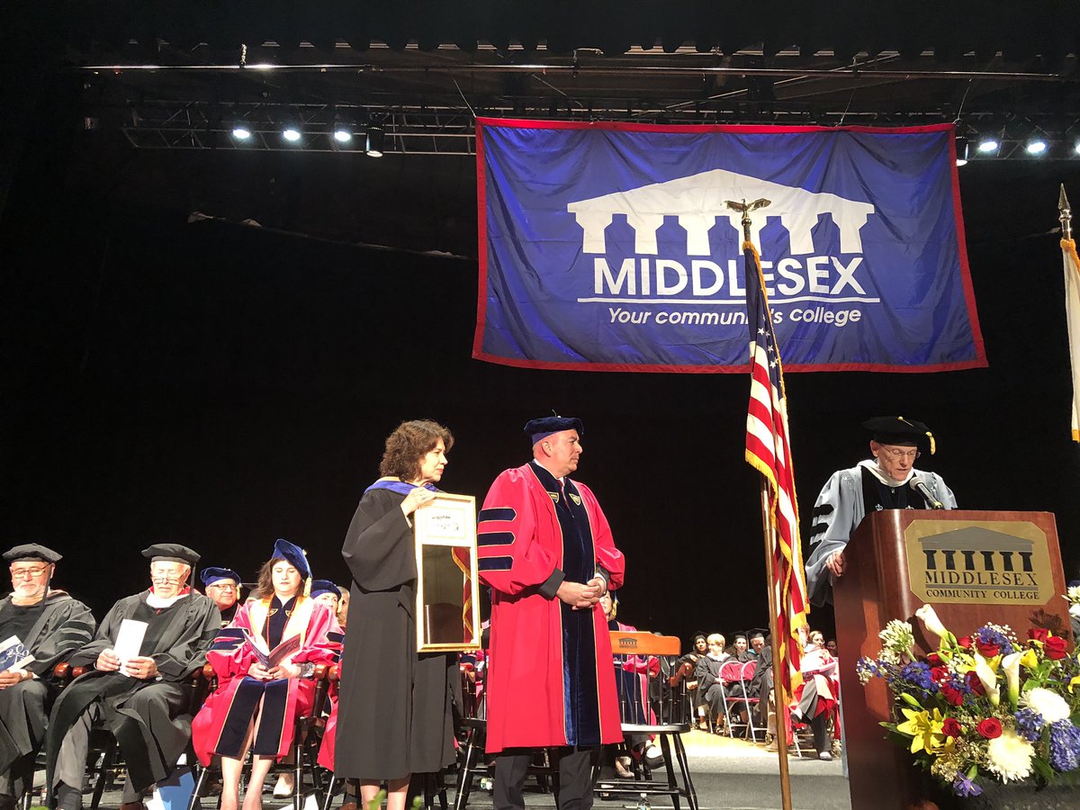 patrickecook's tweet image. Our 2019 @middlesex_cc Distinguished Alum -@bedfordpd Chief Robert Bongiorno - Class of 1993 -  #Bedford #Lowell #MCCGrad @MiddlesexAlumni @PrezMabry