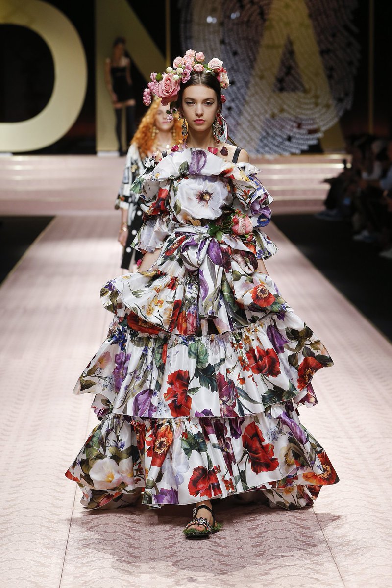 BSpinozzi's tweet photo. ♥️D&G♥️ Abito scultura.
#DGDNA #DGSS19 #mfwSS19 #DGHairstyle #DGBijoux #DGAmoreBag #DGGirlSS19 #DGWomenSS19 #DGStyle #DolceGabbana @dolcegabbana #DolceGabbanaCommunity #DomenicoDolce #StefanoGabbana #lamodaèbellezza #lamoreèbellezza
https://t.co/KiBowihS2R
https://t.co/lmdCKyDQA8 https://t.co/feCgFJaLcH