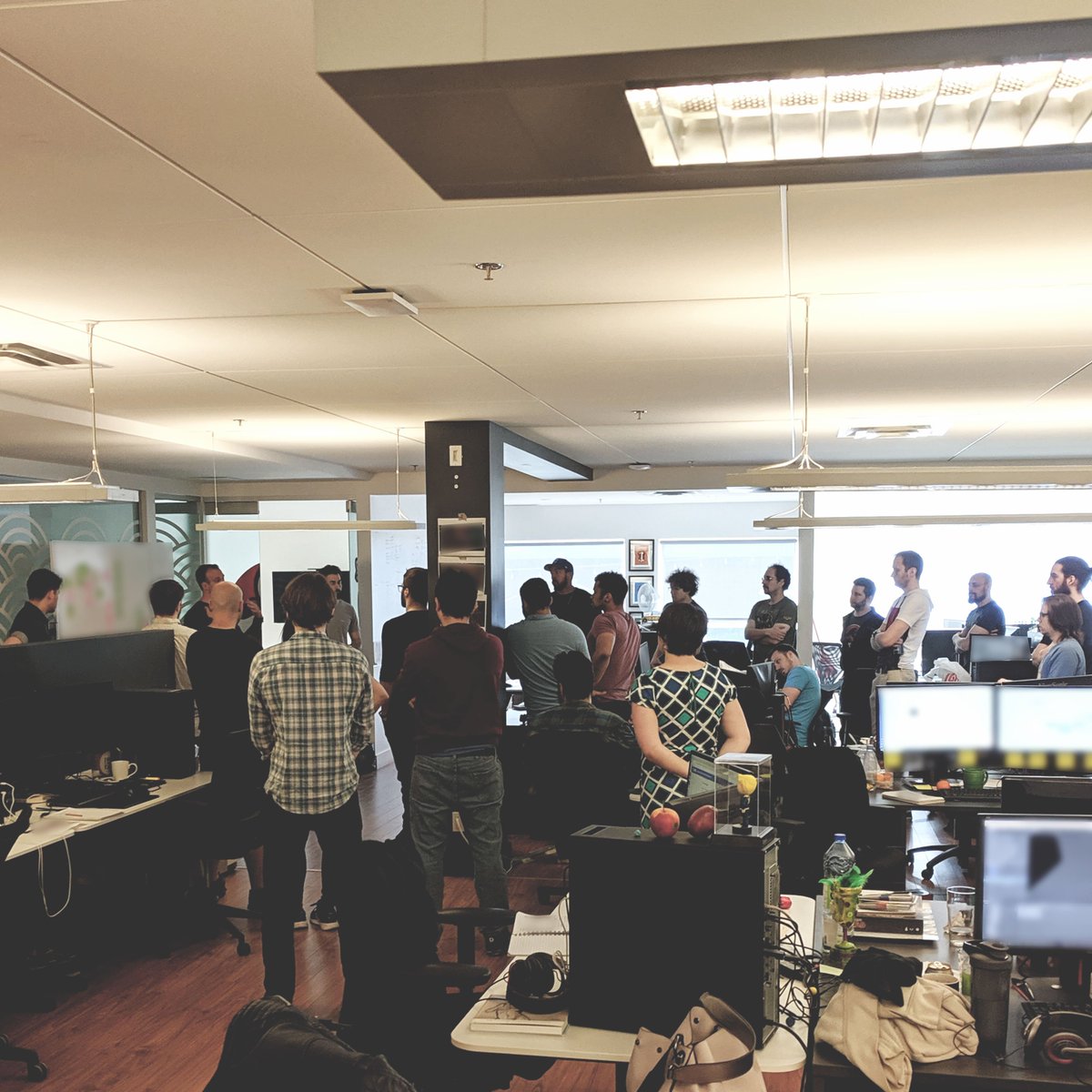 LuckyHammers's tweet photo. 👾 Réunion de team 👾 Everyone is so focused !
#luckyhammers #videogameindustry https://t.co/MAoT7JI4NE