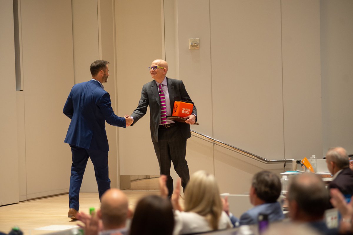 melanietc's tweet image. .@cadredc has been crushing on Godin for as long as I&apos;ve known him &amp;amp; has been working on getting him to DC since we attended one of his workshops together in NYC back in 2011. I am so proud he made this happen and created this incredible lineup. #CADREcon #UnNetworking