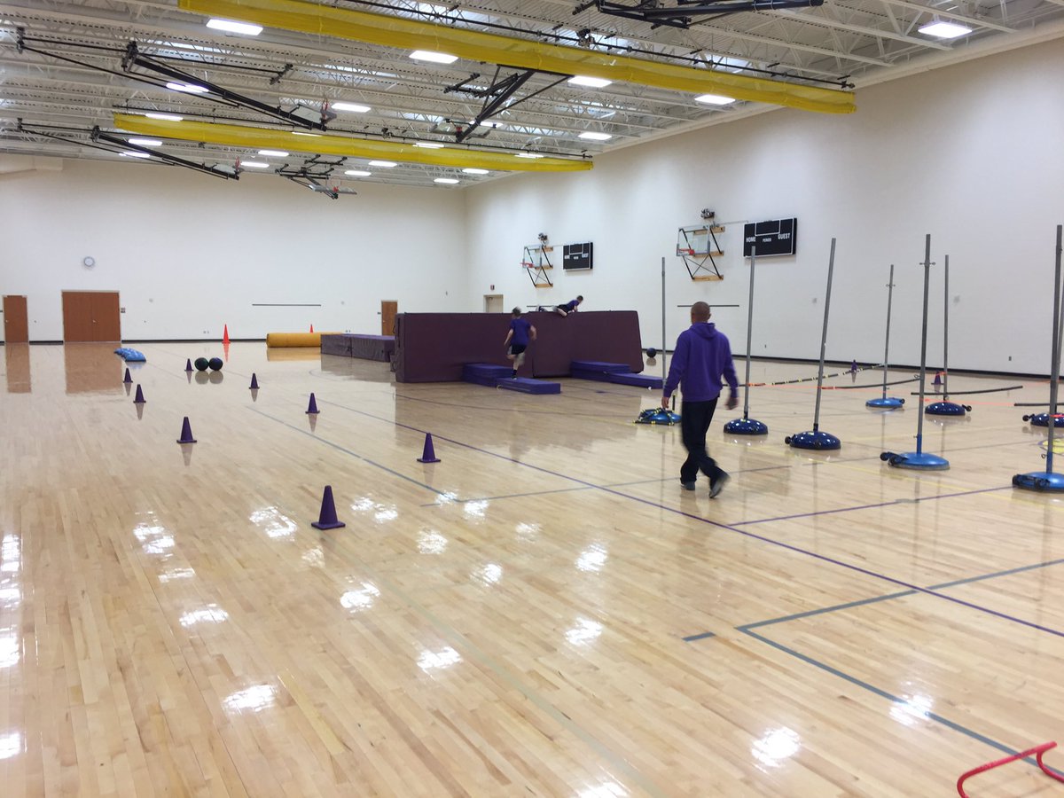 MrJohnson605's tweet photo. @WMSarrows PE staff is holding their inaugural #ArrowDash 2019. Keeping students engaged until the last bell! @catracy7 @empaulson3 @MarkanichPhysEd @crohde39 https://t.co/Xf695yg0ZR