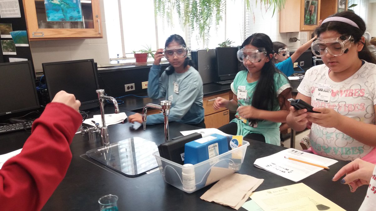 achiliteach's tweet photo. Dulaney science days #velocitydemons @BCPSSci @dulaneyscience https://t.co/2mP9fhS9E9