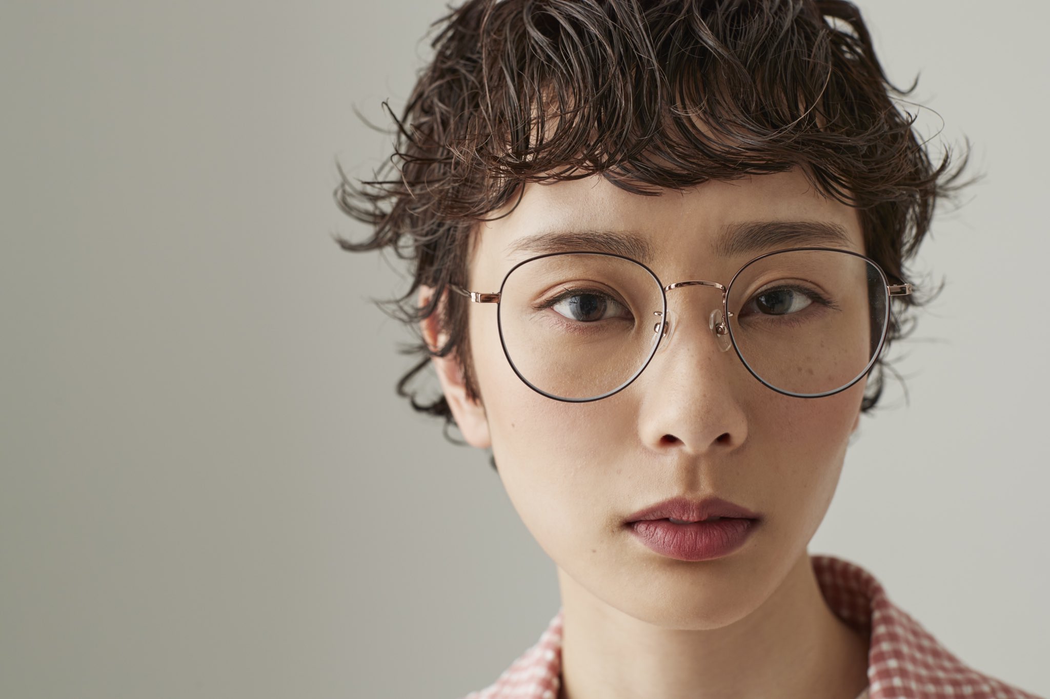 悠馬 Jins Hair ショートとメガネ Jins Snap さんで メガネが似合うお洒落なジェンダーレスなショートヘアを提案させて頂きました 考え抜いたヘアとフレームの バランスで気になる余白を残す 是非webもご覧下さい T Co Ih7pkacks6 Dayt Jins