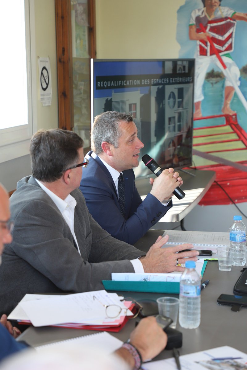 Ville_PSL's tweet photo. 2ème #rencontre près de chez vous avec les #habitants de @Ville_PSL ce jeudi 23 mai à 18h au foyer Robert Mathieu
Un #rendez-vous voulu et organisé par le Maire @AlvarezMartial pour présenter l'ensemble des #projets #structurants de la ville qui se transforme et se modernise 👍 https://t.co/NRrdspVMlx