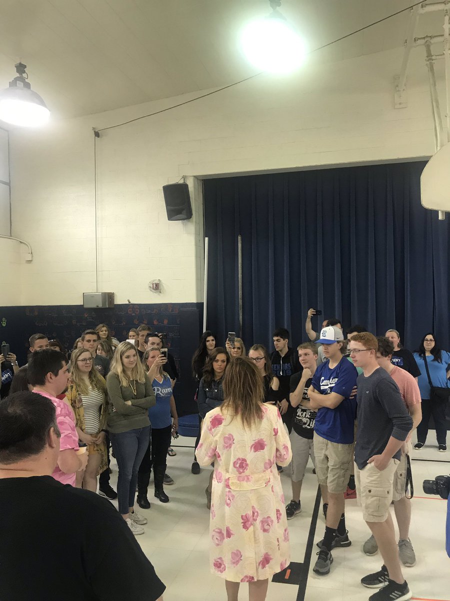 MrsSosin's tweet photo. A proud and emotional moment as our seniors return to Lessenger for one last walk down our halls before graduation! Congratulations, Seniors!! #Wearelamphere @roadrunnersrule @LamphereSchools @LamphereCurric @LamphereHS https://t.co/r8EUvPg29h