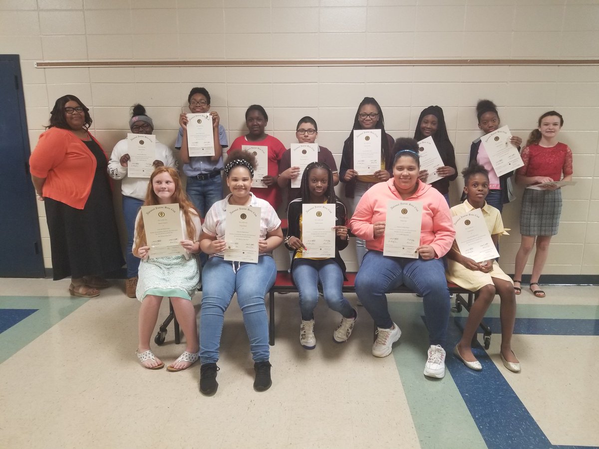GMHSPats's tweet photo. A few pictures from the GMS Academic Awards Ceremony held on Tuesday, May 21st. Check out our website and Facebook page for more pictures! https://t.co/KJaupqHDnu