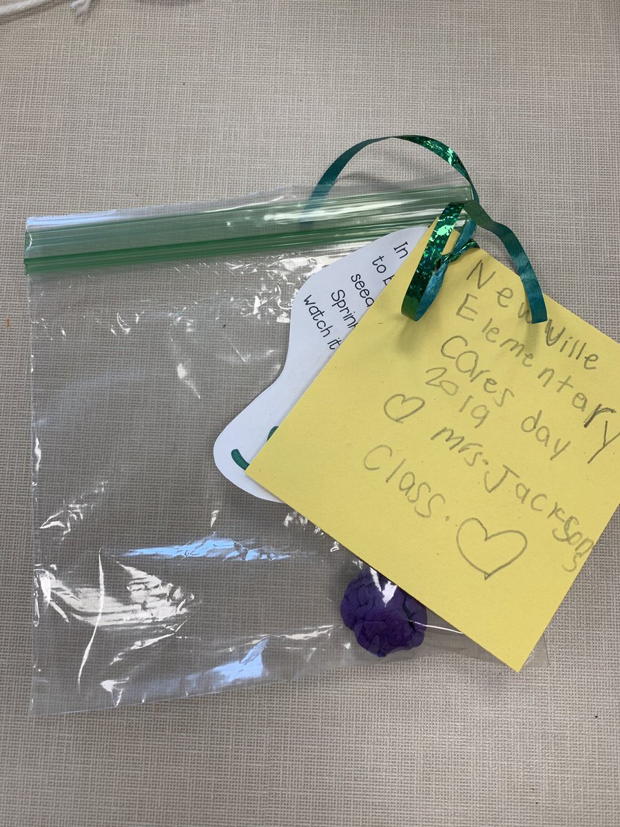classjacksonfun's tweet image. Spreading our love through the town of Newville today!  We made wind socks and seed bomb bags to hand out😁 #NewvilleCARES #BSSDproud