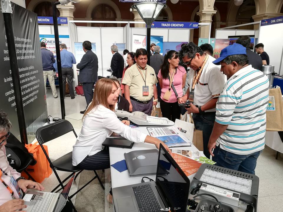 CleverGroupcl's tweet photo. Buen día #FelizJueves hoy compartimos este #TBT del mes de marzo.

@CleverGroup presente en el Congreso Latinoamericano de autoridades locales! #FLACMA. Dando a conocer la importancia de la Tecnología LED en el área de la Iluminación Pública para vías y espacios de esparcimiento. https://t.co/0EtXzUmqK3