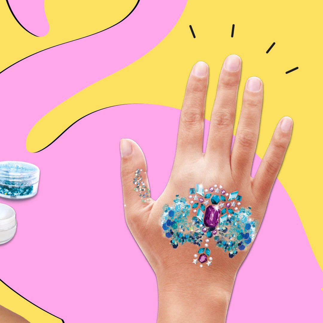 Canal_Toys's tweet photo. What's the one thing you need to ✨ shine✨  like a star and attract all eyes at your next event? The Style 4 Ever Glitter Body Art Kit!  🤩

#style4ever #bodyglitter #glitterbodyart #jewelry #accessories #sparkle https://t.co/qle0bRCRbr