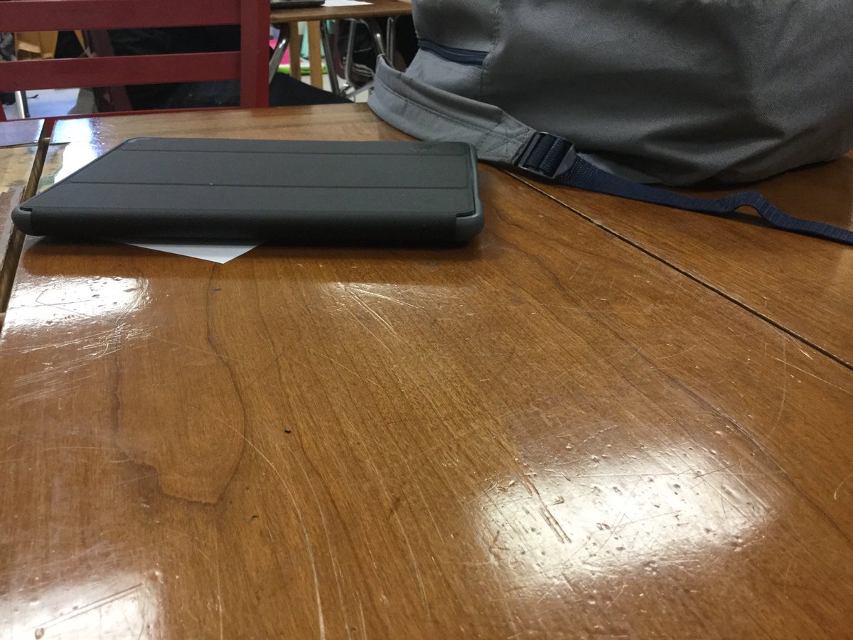 xecocracked's tweet image. Ela