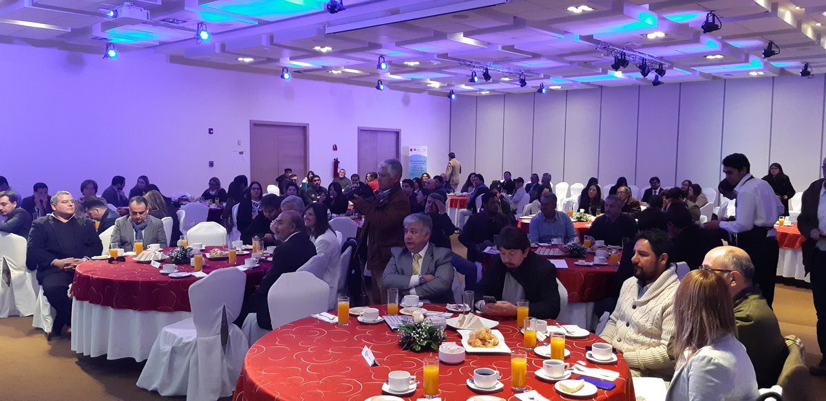 VisionCopiapo's tweet photo. Comenzamos nuestra 3 transmisión vía Streaming https://t.co/Pg5VWamc9F conducida por el editor del Diario Atacama Cristian Morales @AntayCopiapo @aguaschanar @NoticiasUDA @SeremieducIII https://t.co/kTIOVc5YpL