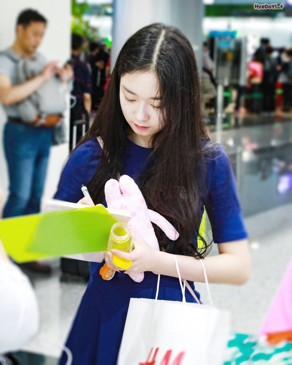 190519  TPE 출국

열심히 하고 있는 도아야 😣😣

#FANATICS #파나틱스 
#FLAVOR #플레이버 
#DOAH #도아 #김도아 #KimDoah #キムドア
@FENT_FANATICS