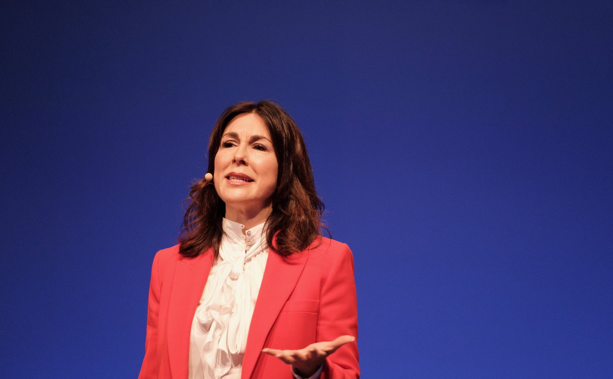 scd_2019's tweet photo. Life your dream and grow beyond yourself! @JudithWilliams inspired us with her emotional speech about living your dreams! #SCD19 #shopware https://t.co/fPUQhTcH3M
