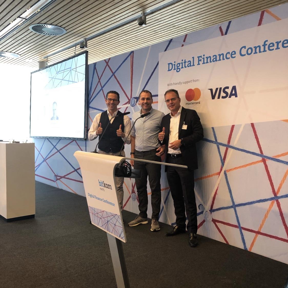 YUKKALab together with <a href="/Avaloq/">Avaloq</a> live on stage today - our CPO <a href="/O_Berchtold/">Oliver Berchtold</a> performed extraordinary - as usual 👌
#yukkalab #avaloqone #fintech