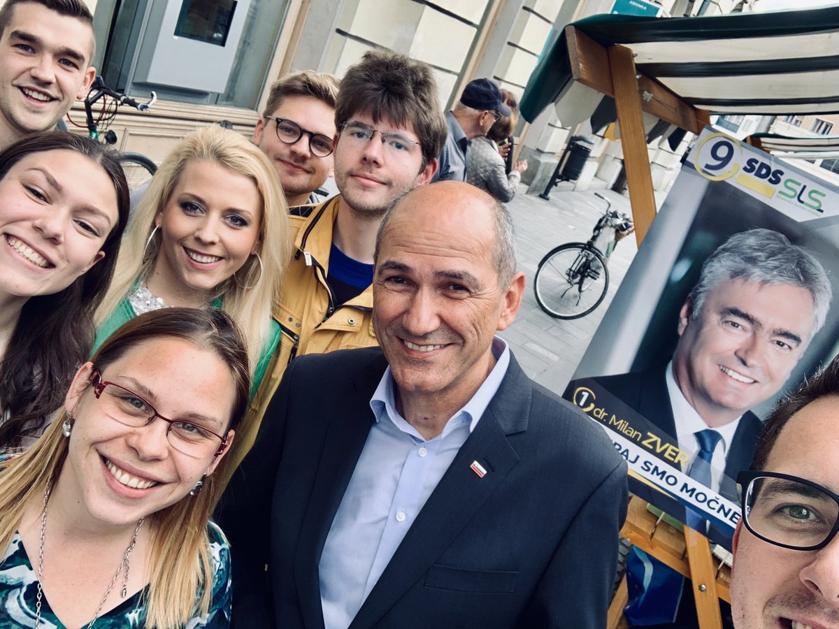 Na volitve, obkrožit 9ko,... but first, let us take a selfie! 📸💪🏼🇪🇺 #euvolitve2019 #youngpolitician #selfie #euelections2019 #youthparliament @JJansaSDS