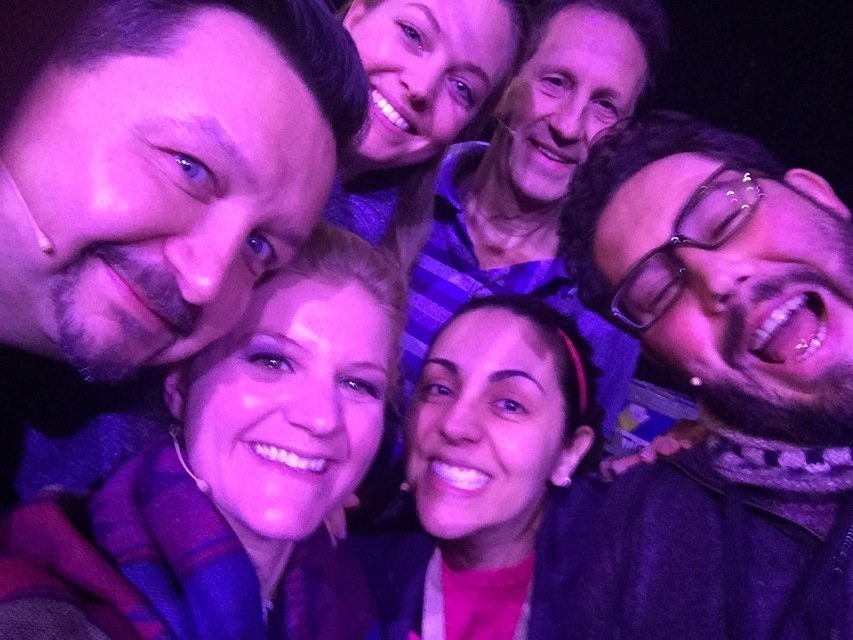Saudade dessa turma do barulho! Bons tempos de JSO! Missing these amazing friends! Good times of JSO! <a href="/andrerieu/">André Rieu</a> <a href="/mirusia/">Mirusia</a> 
.
#carmenmonarcha #soprano #andrerieu #jso #orchestra #musicaclassica #cantoralirica #tbt #saudades #édobrasil