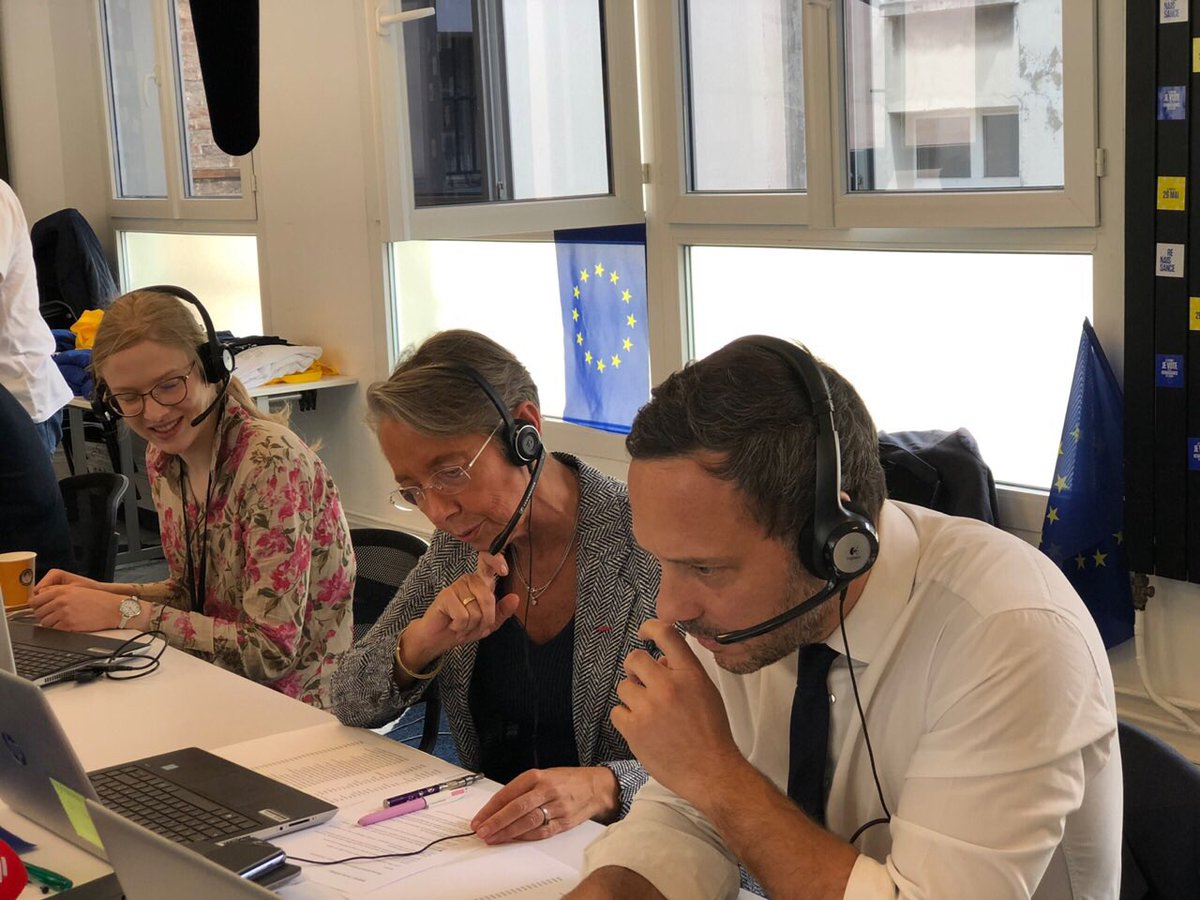 AdrienTaquet's tweet photo. ☎️ opération phoning 🇪🇺 chez  @enmarchefr. Faites comme moi : 5 personnes à convaincre d’aller voter, qui vont en convaincre 5... 26 mai = 1 seul tour ! #EuropeChallenge #DernièreLigneDroite #renaissance https://t.co/8lrPYNi5kF