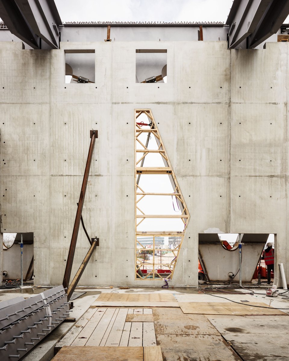 Le chantier du futur siège social de #Vinci, progresse à <a href="/Nanterre92/">Nanterre 92</a> . Au cœur du futur quartier des Groues, #Archipel sera le nouveau trait d’union entre la ville et le quartier d’affaires de <a href="/ParisLaDefense/">Paris La Défense</a>.
-
Crédit photo : <a href="/CharlyBroyez/">Charly Broyez</a> Photo credit: <a href="/CharlyBroyez/">Charly Broyez</a>