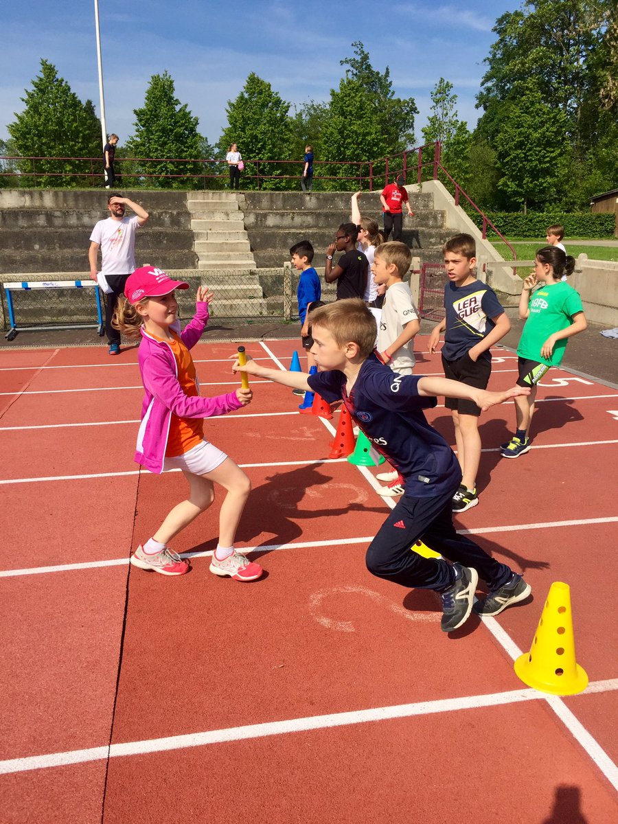 CPCEPS_Flers's tweet photo. Place au cycle 3 sur la piste d’athlétisme du Hazé à Flers.  Une très belle @generation2024 courageuse et engagée ! @USEP_61 @Paris2024 @FlersIen https://t.co/ARL8Zpf7tS
