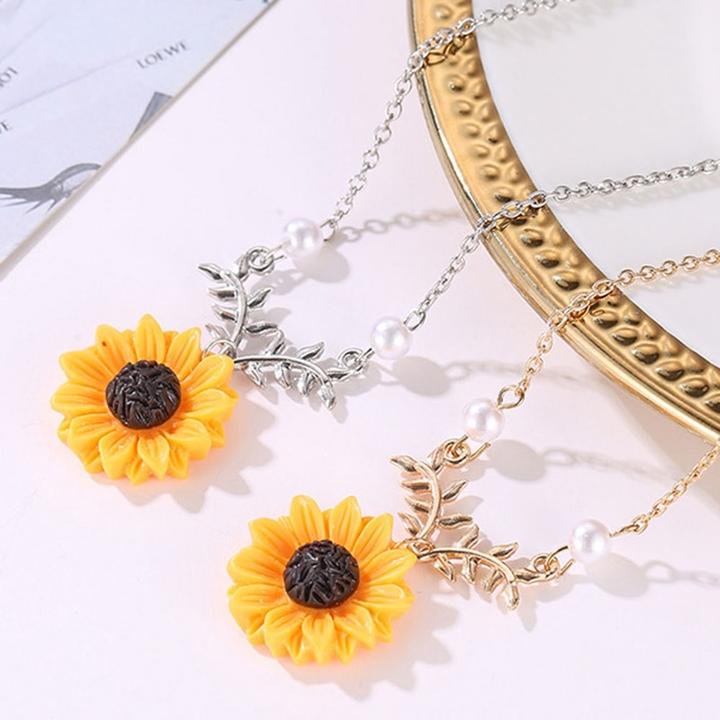 StoreSutra's tweet image. Sunflower Necklace 10% Off 🔥Limited time offer🔥 
Get your now🌻 Storesutra.com/sunflower