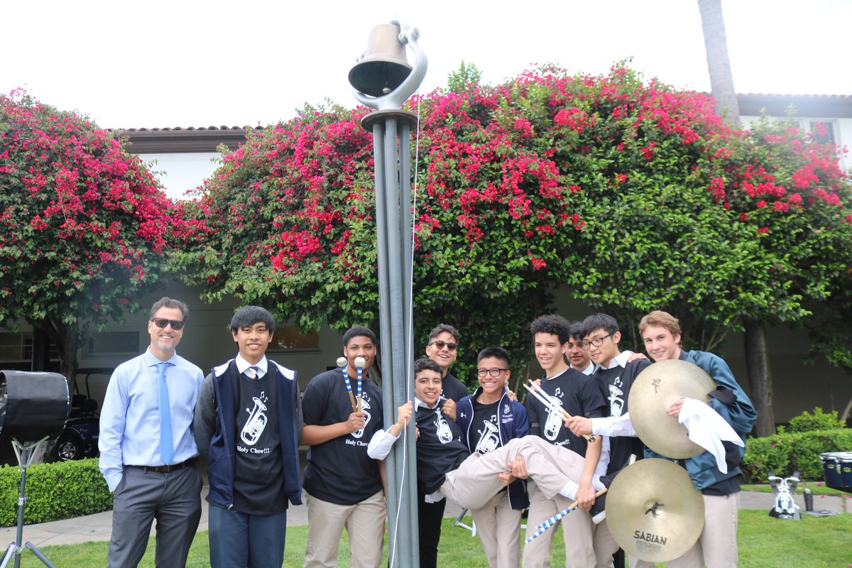 edwardtorre's tweet photo. #BoscoBand performed at the #SeniorFarewell...here post-Victory Bell walk...🥁🎼💪👏👏👏 #BoscoGrad19
@SJBStudentLife @StJohnBoscoHS https://t.co/n0ZfDfS1NX