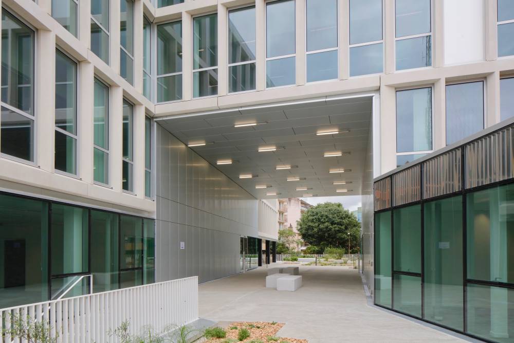Bureaux_Locaux's tweet photo. Riverside de Covivio reçoit le premier label R2S-Ready2Services pour son immeuble de bureaux à Toulouse
➡️ https://t.co/225KAeNUAf via @RedacCTB #immobilier #bureaux #green #smartbuilding #label #covivio #durable #hqe #environnement #certivea @covivio_ @CERTIVEA_ https://t.co/DSR6CESiPx