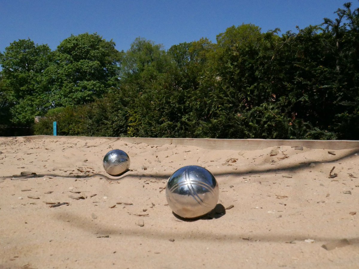 We're open on #saturdaynight through to 9pm. Perfect for a pint, some food and some family fun. The gardens are open and we've got boules and table tennis that you can play.