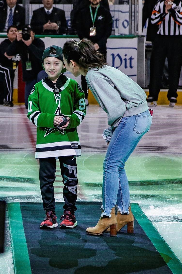 Wish Mom Loan has been a wish granter &amp; fundraiser for <a href="/MakeAWishNT/">Make-A-Wish North Texas</a> for 10 years. When her own son Anderson became eligible for a wish, Loan leaned on her Make-A-Wish family &amp; the <a href="/DallasStars/">Dallas Stars</a>
 to help make his wish come true! #MonthofMoms 🏒