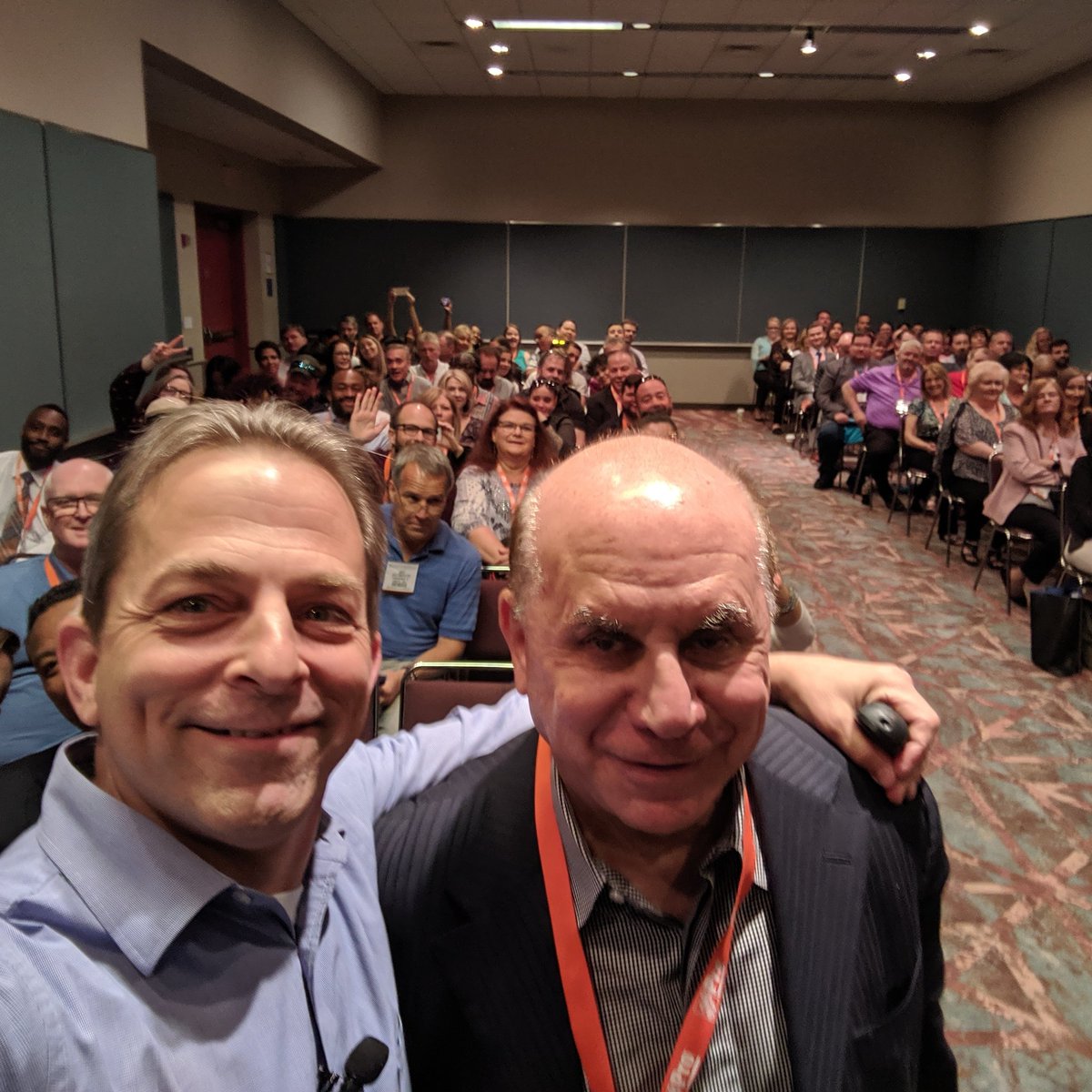 Meet Elliot. He was kind enough to take selfie with me before starting my presentation at the New Jersey convention center.
 #njaa #multifamilyinvesting #apartment #speaker #markcukro #presentation