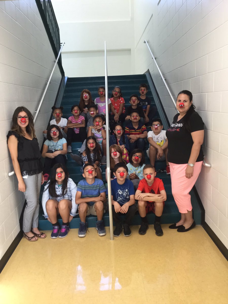 PatyGonzalez3rd's tweet photo. Thank you to SALA for donating red noses to Mora’s 2nd and 3rd graders. Let’s stop child poverty. #MoraLegacy #NosesOn #RedNoseDay #RedNose https://t.co/YtIgU057ci